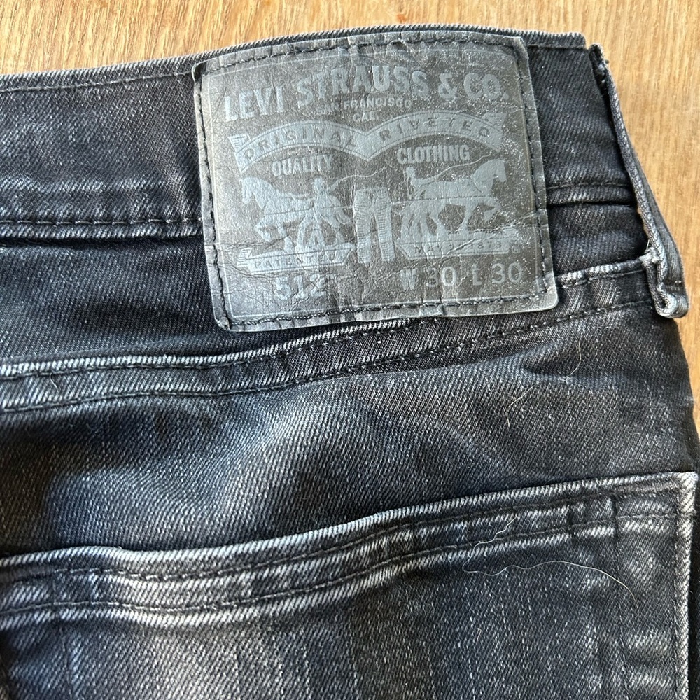 Men’s Black Levi’s 512 jeans